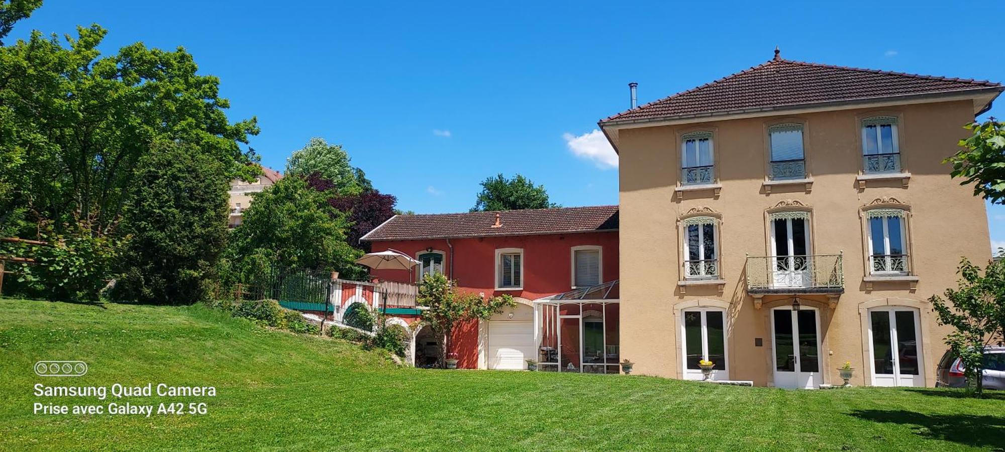 Maison Letrat La Tour-du-Pin Exterior photo